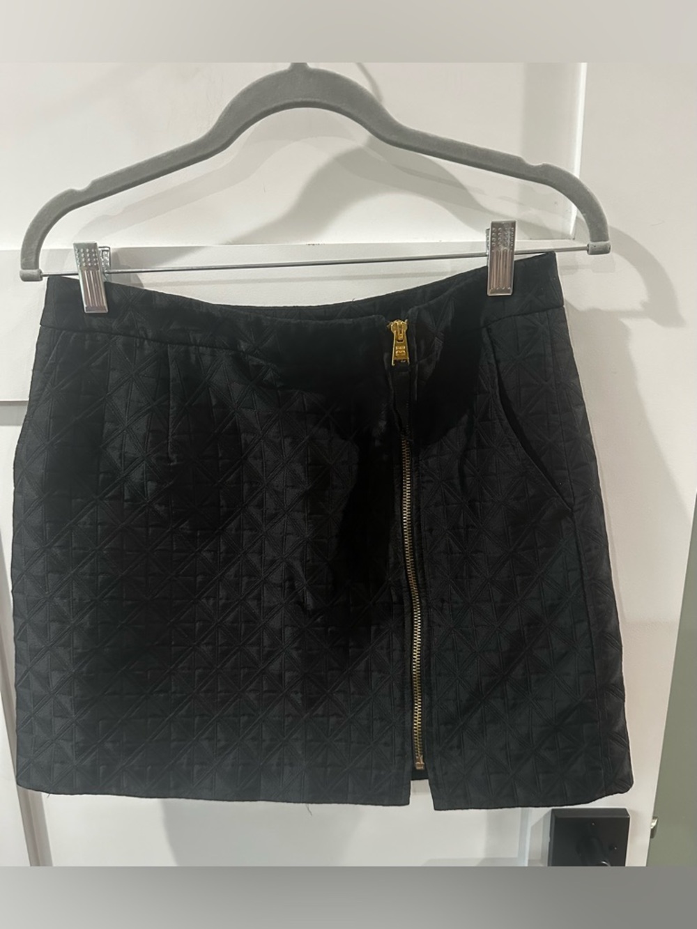 BCBGMaxazria Quilted Mini Skirt in Geo Black Sz 6 $198 Lined